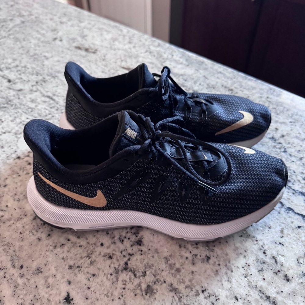 Nike Quest Womens Running Shoes